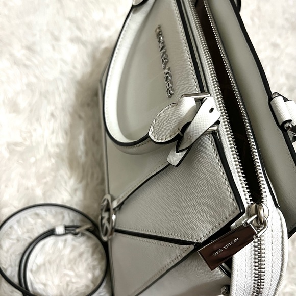 Michael Kors bag - Picture 7 of 8